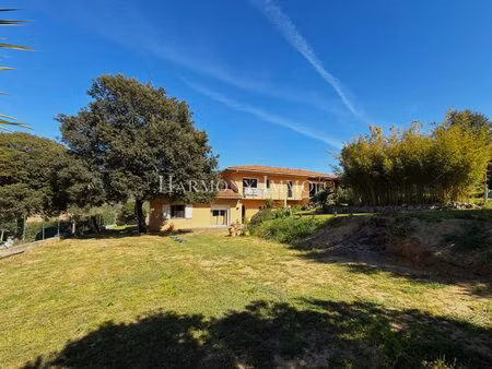 très jolie villa au calme proche des plages et des commerces.