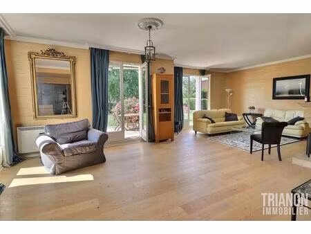 grande maison familiale de 9 pieces au centre de st nom la breteche