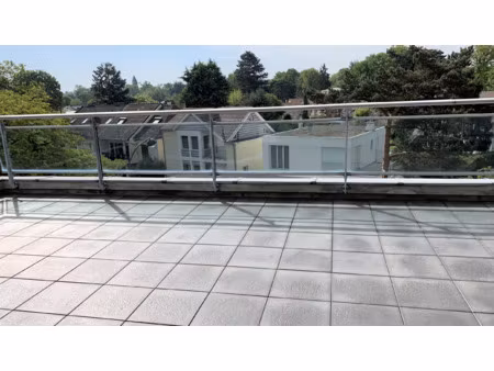 4 pièces de 114 m2 + terrasse de 90 m2 à la celle st cloud