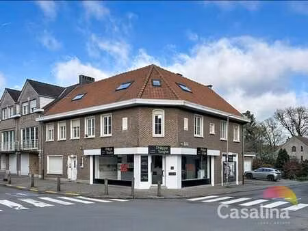 espace commercial +/-95m²  rez-de-ch.  situation centrale