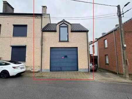 garage/entrepôt de +-115m². porte électrique elec aux normes