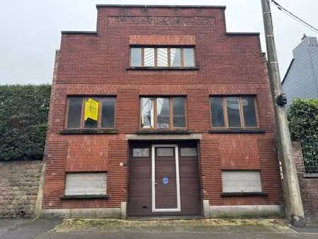 spacieux entrepôt de +-130 m²