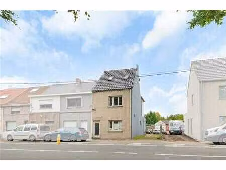 e rénovation d'une maison jumelée avec garage et jardin près