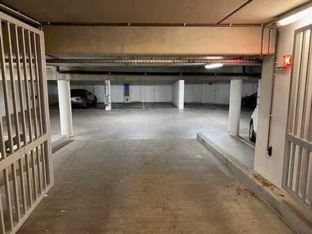 parking/garage/box