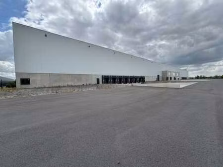 logistique moderne entre bruxelles et lille à louer