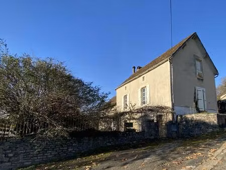 secteur gramat  maison avec dépendances et beau potentiel d’aménagement.