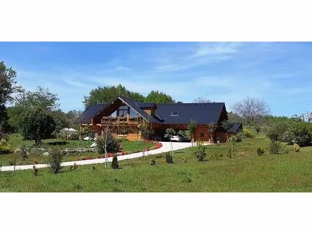 belle maison en rondins (fustes