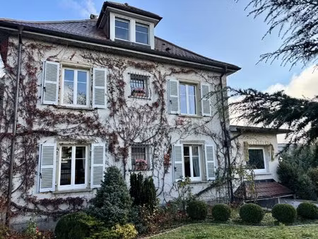 bel appartement quatre pieces avec jardin