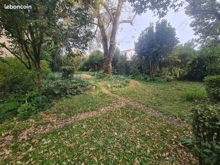 terrain 1 300 m² bordeaux