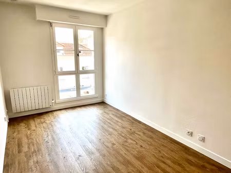 location appartement 1 pièce 21 m² à poissy (78300)  702 €