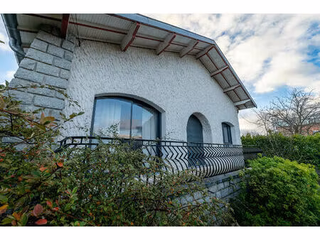 grande maison familiale + 130m2 de dépendances
