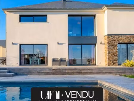maison 7 pièces de 325 m2 avec piscine - saint-contest