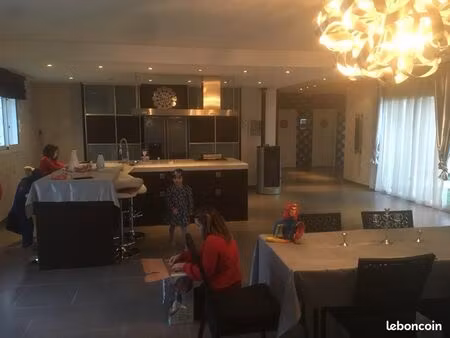 bonjour  maison à louer 180 m² à mereau ok