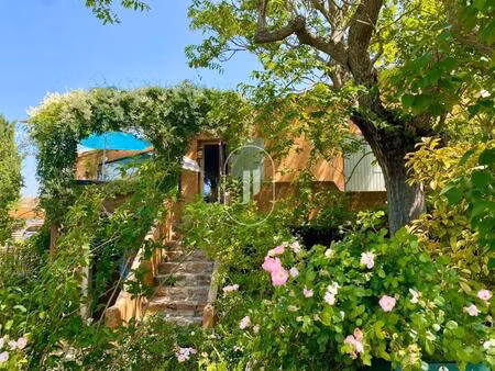 maison de hameau avec jardin et parcelles constructibles proche roussillon