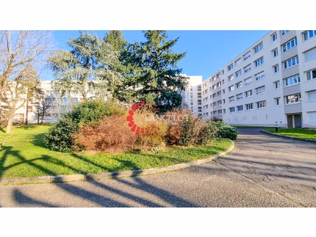 appartement 3 p avec cave et parking proche village