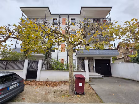 beau studio situé dans une résidence montoit de standing