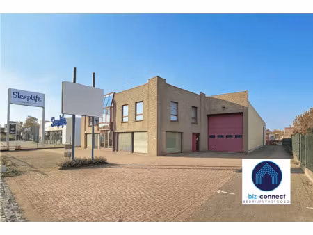 veelzijdig bedrijfsgebouw met woonst op een absolute commerciële topligging