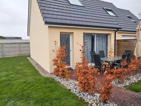 maison récente meublée – terrasse + parking