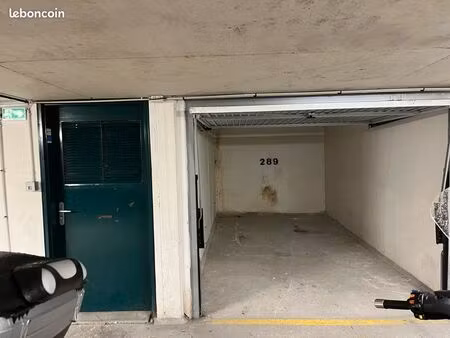 box fermé en sous-sol