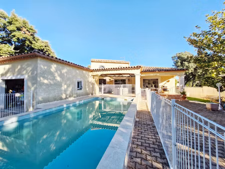 villa 5 pièces de 169 m2 sur une parcelle arborée de 1000m2