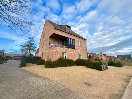 appartement te huur in oosteeklo met 2 slaapkamers