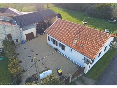 charmante pavillon de plain-pied en pierre entre ruffec et aigre