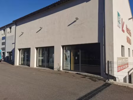à louer local commercial 300 m2 + 93 m2 draguignan ax