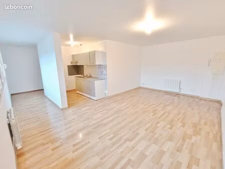 t3 de 59m² à meru  proche commerces avec 2 parkings