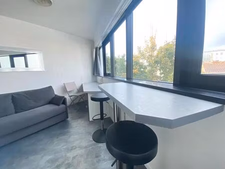 studio très lumineux et fonctionnel quartier st genès  victoire  nansouty