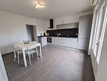 location appartement 4 pièces 80 m² à la tour-sur-orb (34260)