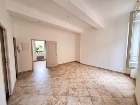 location appartement 2 pièces 45 m² à trans-en-provence (83720)  680 €