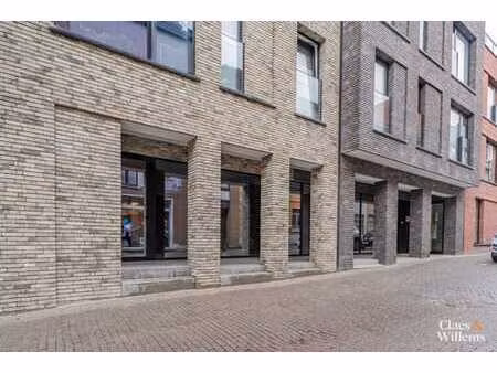 casco commerce local situé au centre de halle