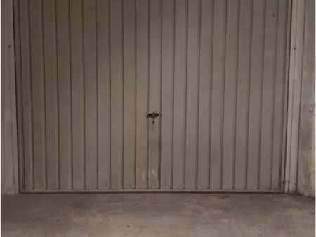 place de parking box fermé