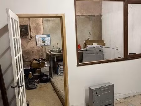 local professionnel ou autre