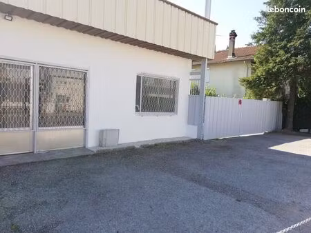 local atelier avec ou sans bureau