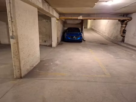 location parking à gentilly (94250)  75 €