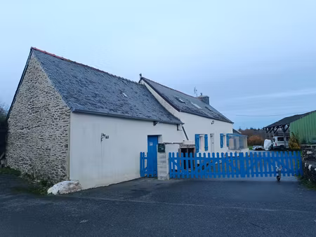 29270 cléden poher longère 3 chambres avec dépendances hangar ateliers 1900 m² clos