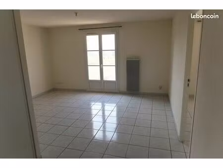 à louer – agréable t2 avec balcon plein sud + parking privé – essey (21320)