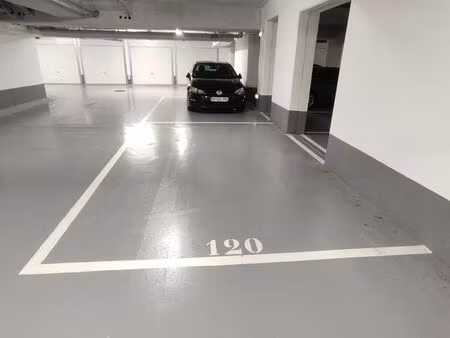 location grand parking couvert