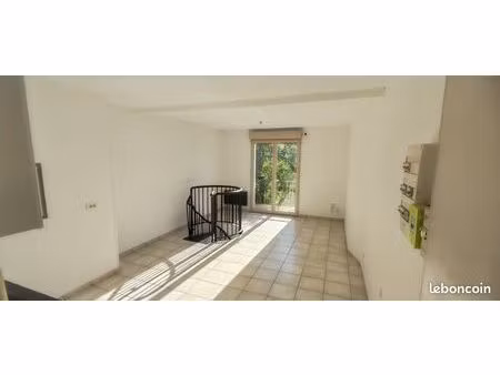 location t2 sousplex