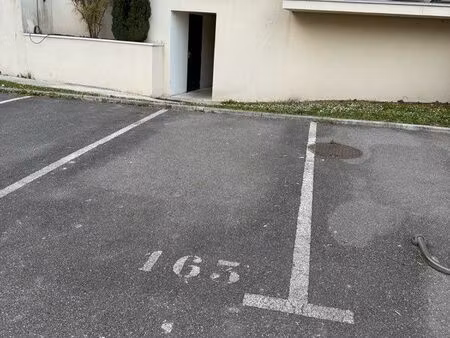 parking extérieur sécurisé