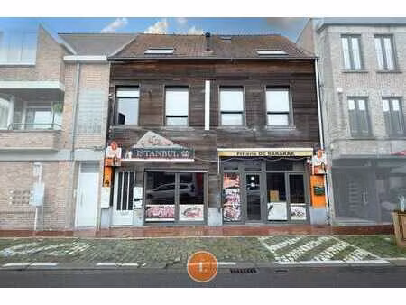 centraal gelegen pand met 3 appartementen en handel