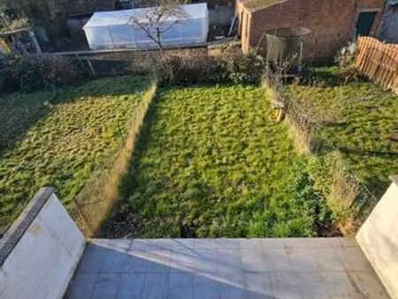 bel étage sur 3 niveaux avec jardin  libre de suite