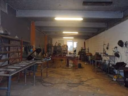 a louer : garage - entrepôt - espace de stocquage