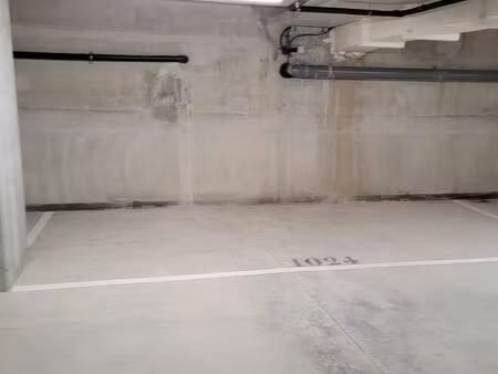 place de parking a louer