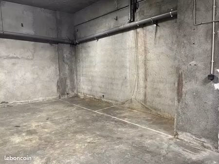 parking/box marseille