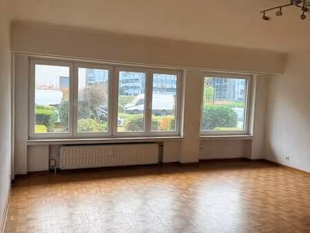 bel appartement lumineux à rafraîchir au rez de chaussée