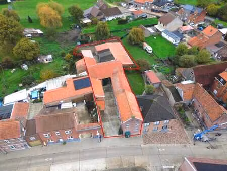 ancienne ferme avec grand potentiel à lauw