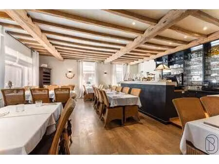 propriété bien située et pleine de charme offrant de nombreu