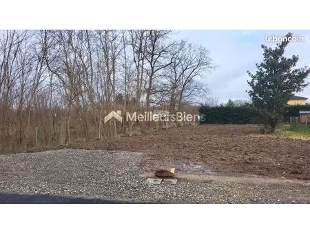 terrain 705 m² guereins